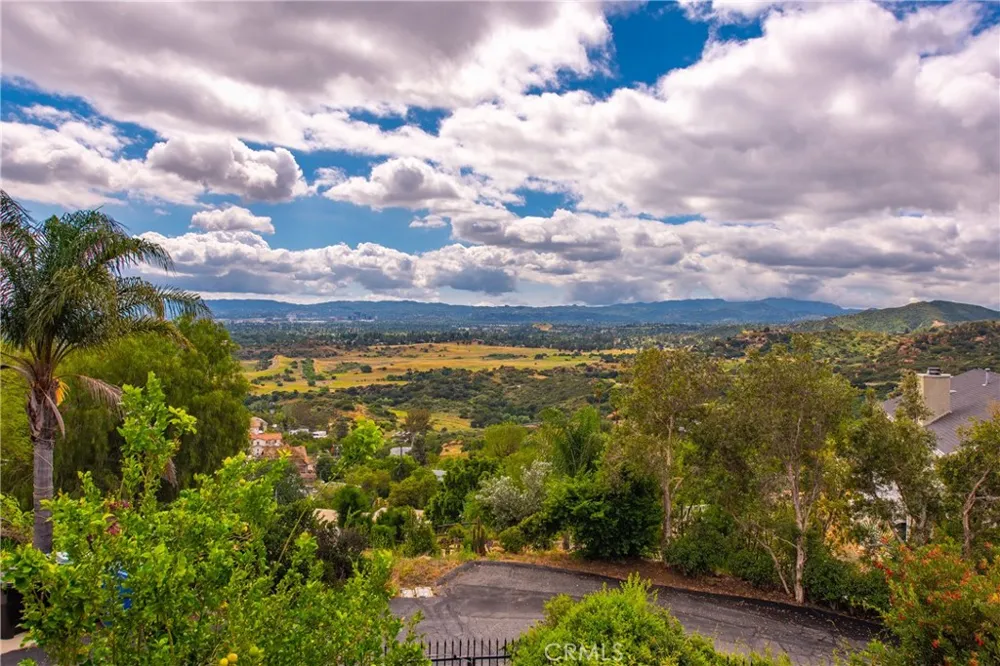 150 SUMMIT DRIVE West Hills, CA 91304