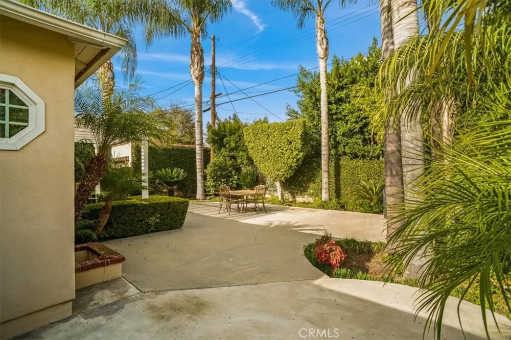 10419 Bloomfield Street Toluca Lake, CA 91602