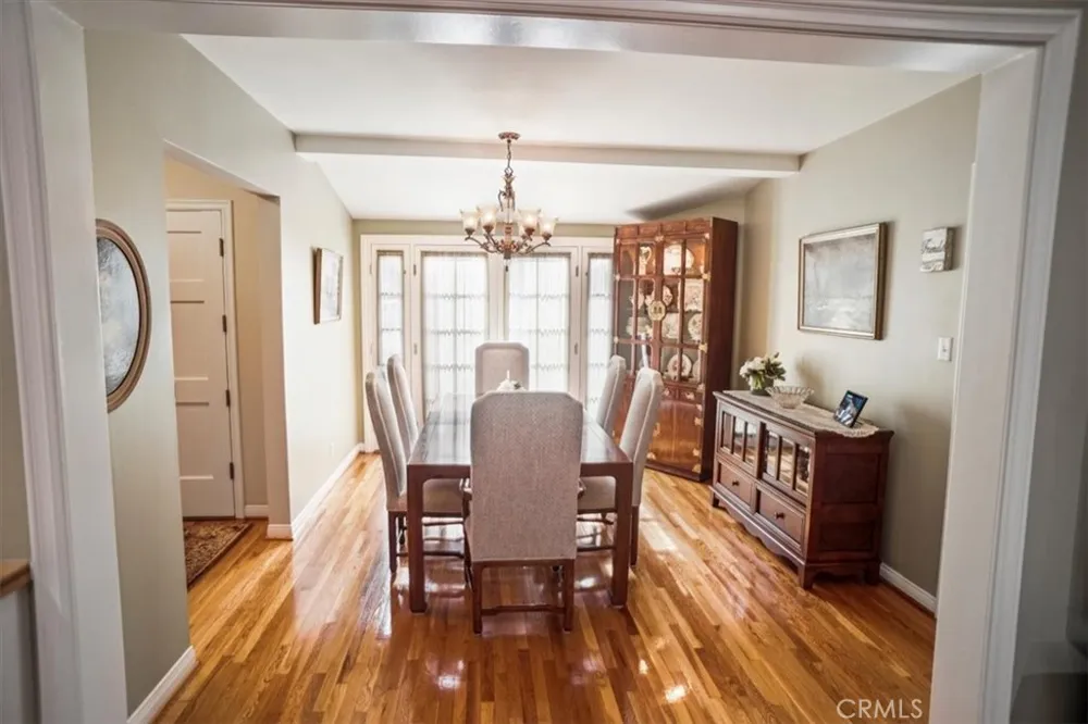 10419 Bloomfield Street Toluca Lake, CA 91602