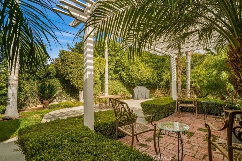 10419 Bloomfield Street Toluca Lake, CA 91602
