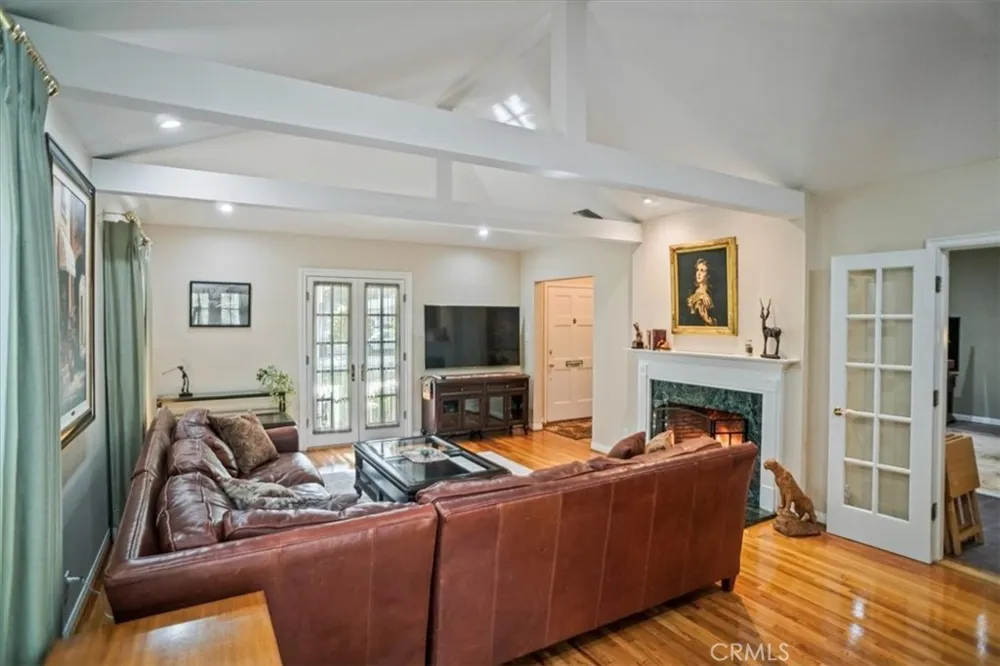 10419 Bloomfield Street Toluca Lake, CA 91602