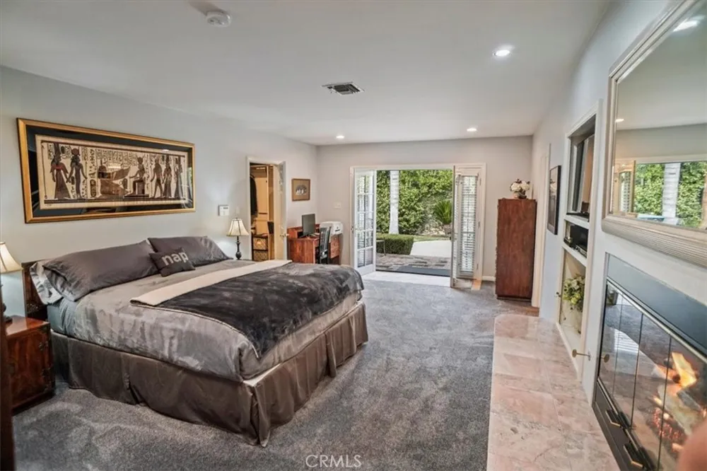 10419 Bloomfield Street Toluca Lake, CA 91602