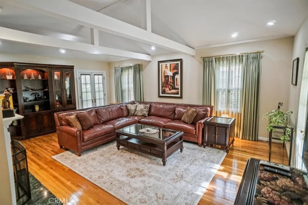 10419 Bloomfield Street Toluca Lake, CA 91602