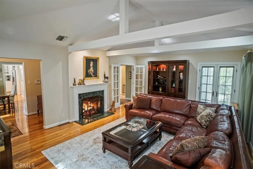 10419 Bloomfield Street Toluca Lake, CA 91602