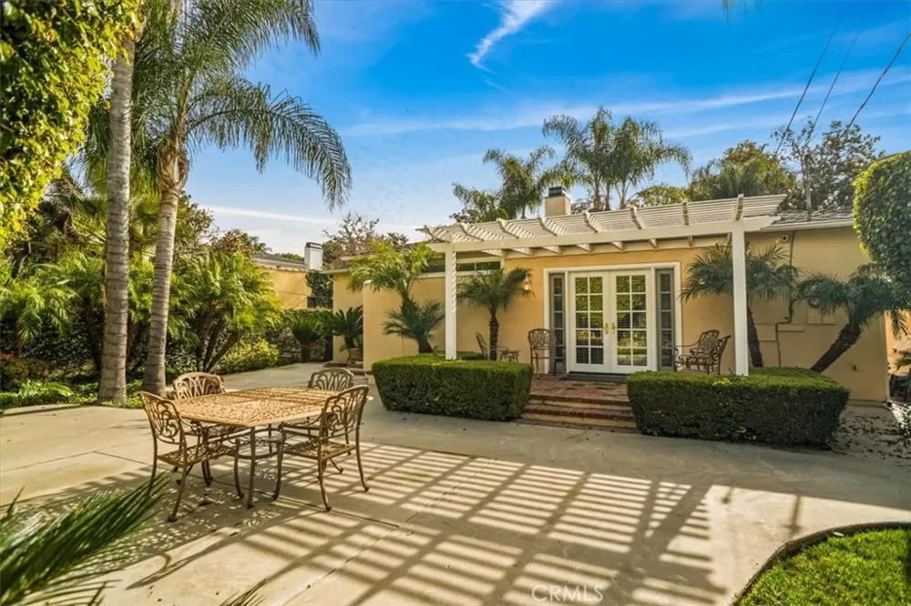 10419 Bloomfield Street Toluca Lake, CA 91602