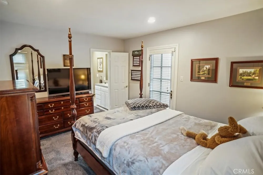 10419 Bloomfield Street Toluca Lake, CA 91602