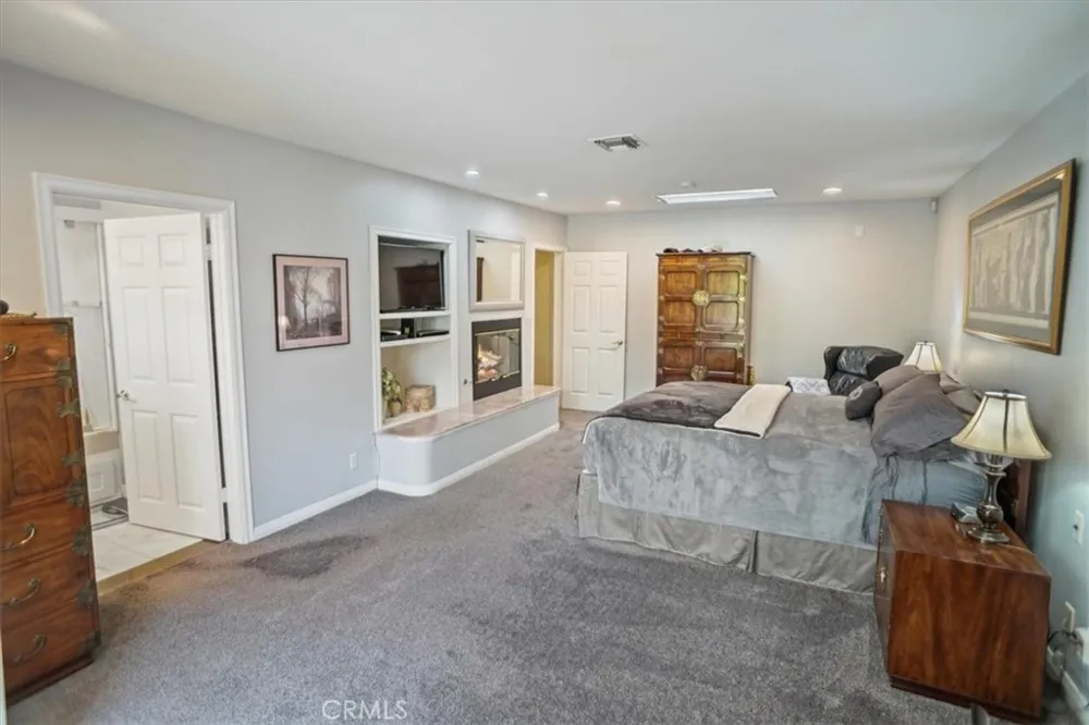 10419 Bloomfield Street Toluca Lake, CA 91602