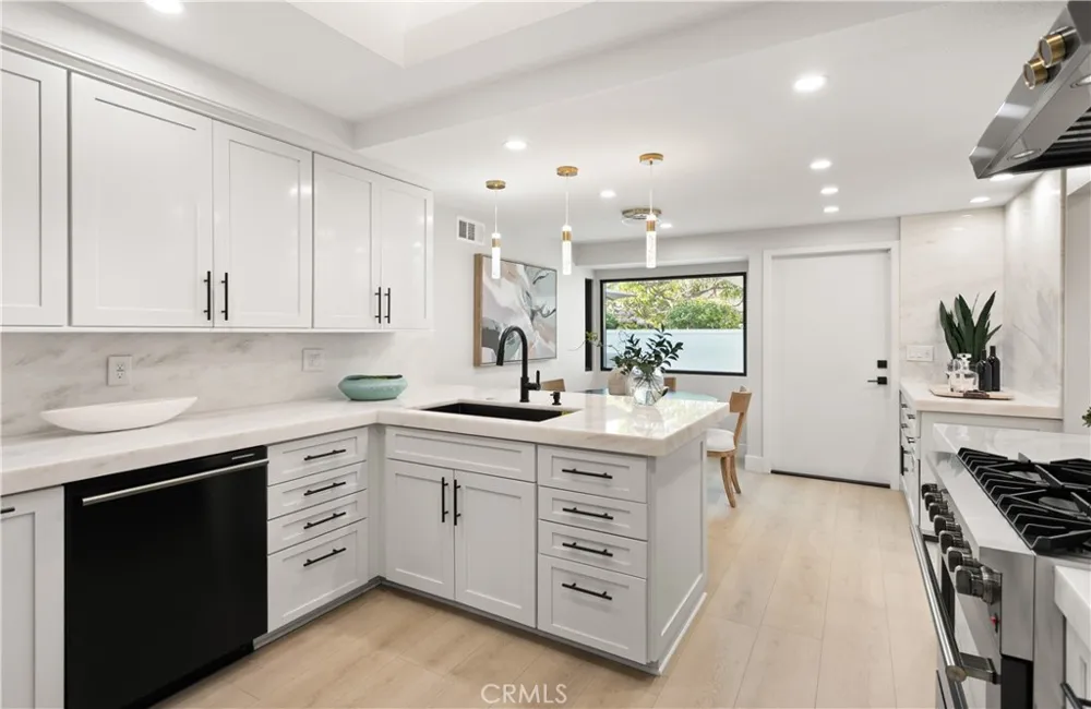 10 White Water Drive Corona del Mar, CA 92625
