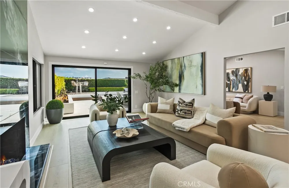 10 White Water Drive Corona del Mar, CA 92625
