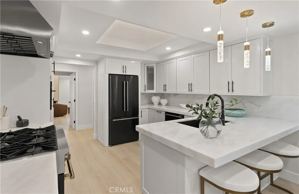 10 White Water Drive Corona del Mar, CA 92625