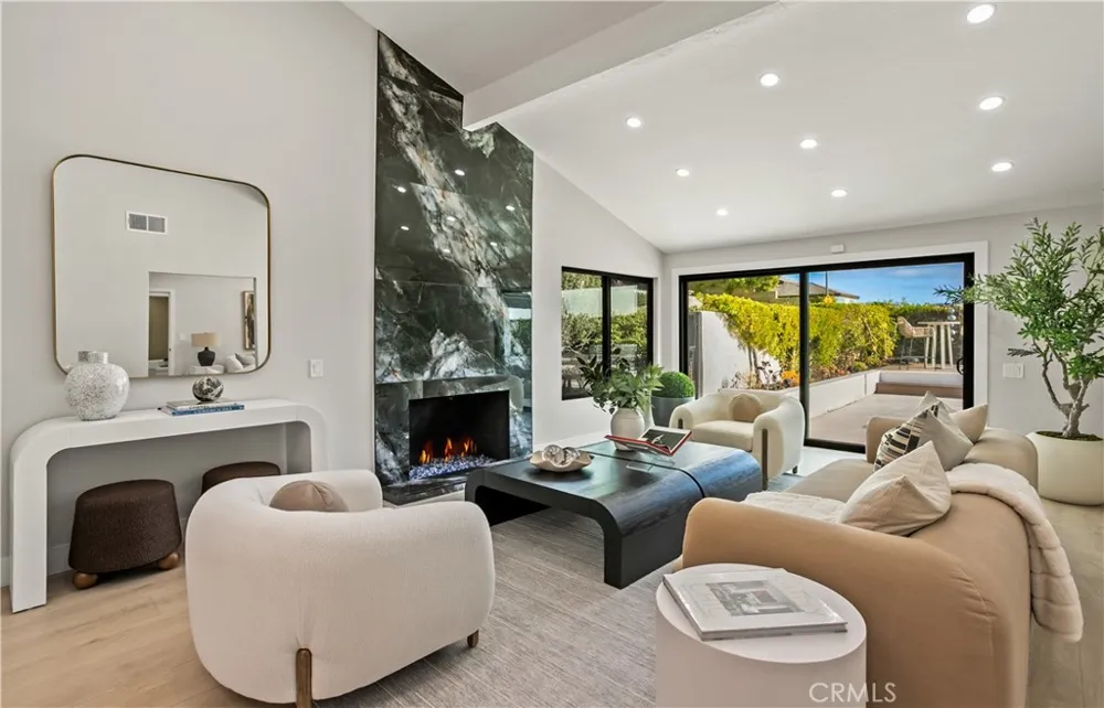 10 White Water Drive Corona del Mar, CA 92625