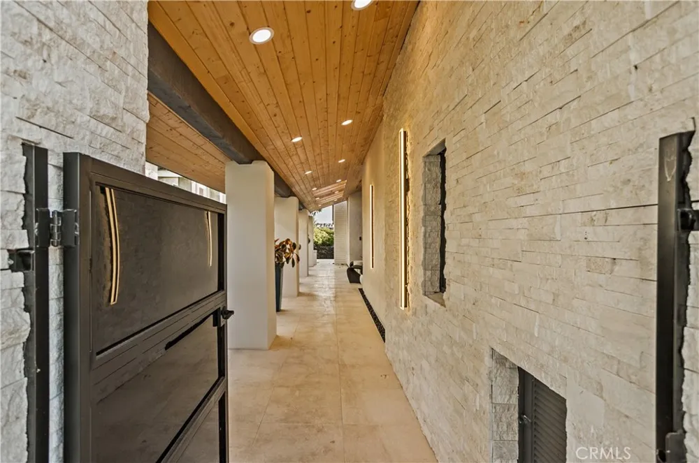 10 White Water Drive Corona del Mar, CA 92625