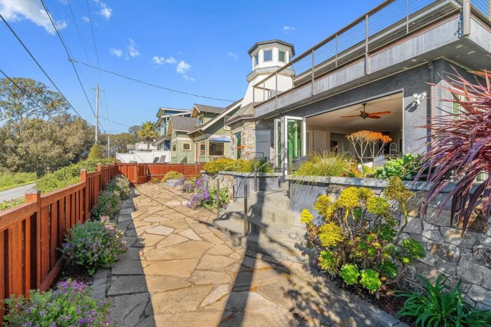 2974 E Cliff Drive Santa Cruz, CA 95062