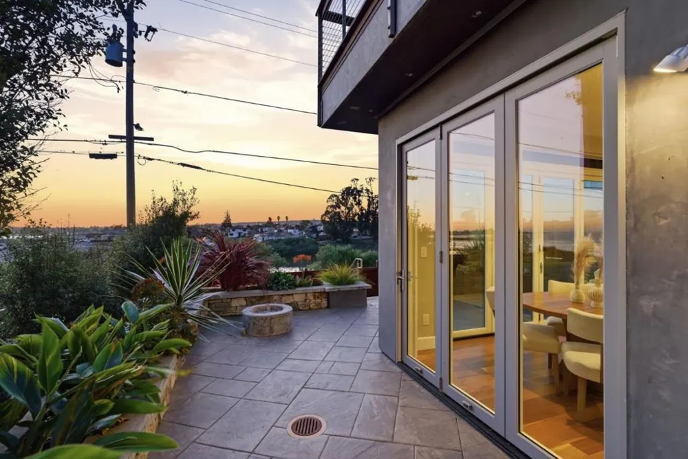 2974 E Cliff Drive Santa Cruz, CA 95062