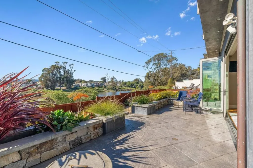 2974 E Cliff Drive Santa Cruz, CA 95062