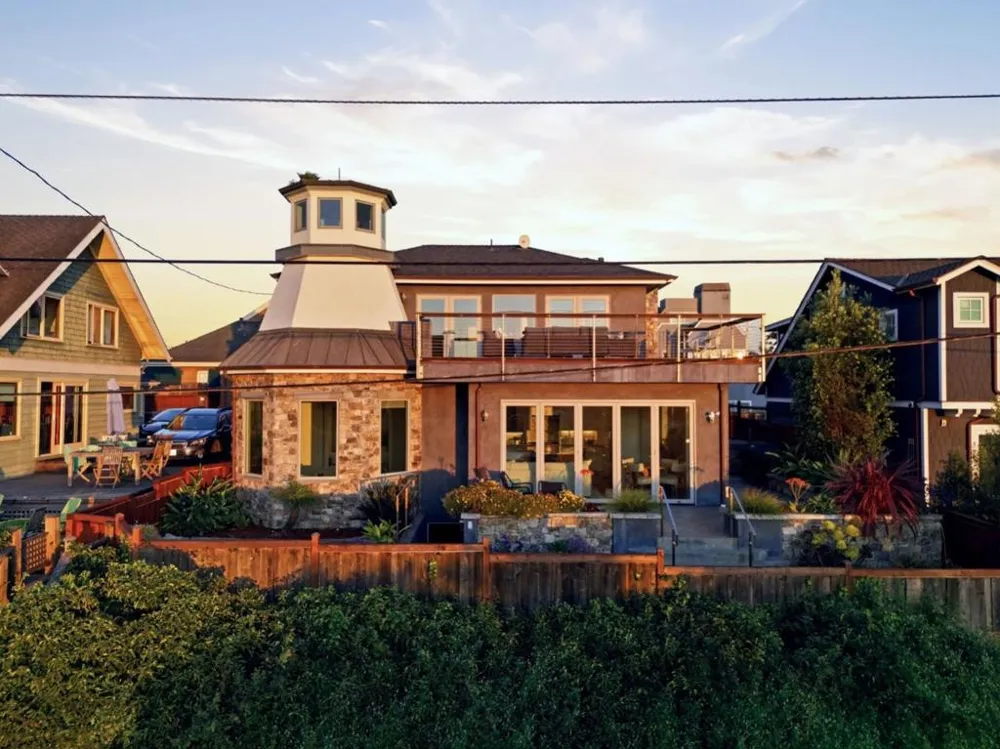 2974 E Cliff Drive Santa Cruz, CA 95062