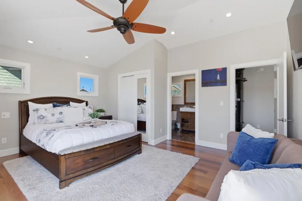 2974 E Cliff Drive Santa Cruz, CA 95062