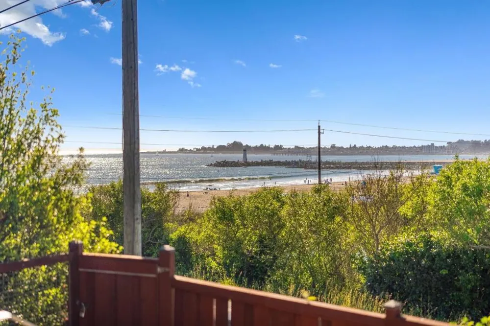 2974 E Cliff Drive Santa Cruz, CA 95062