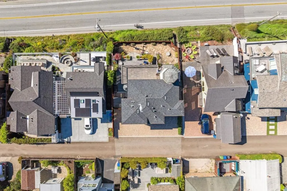 2974 E Cliff Drive Santa Cruz, CA 95062
