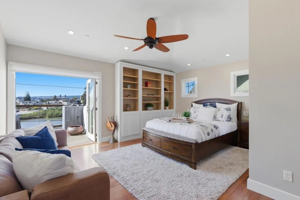 2974 E Cliff Drive Santa Cruz, CA 95062