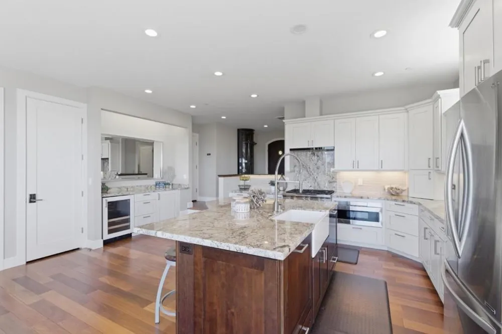 2974 E Cliff Drive Santa Cruz, CA 95062