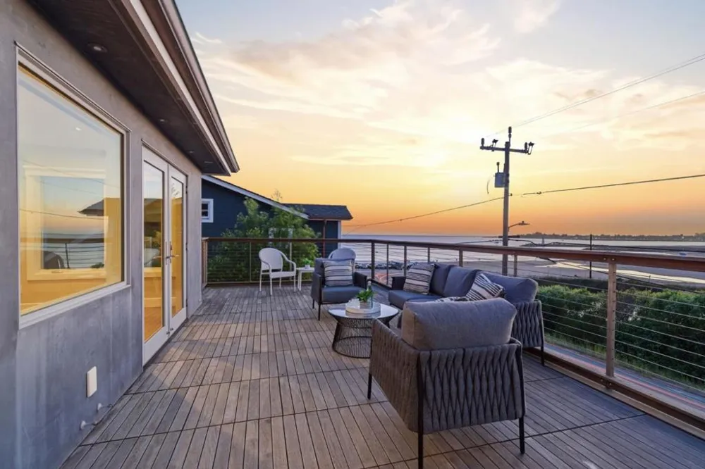 2974 E Cliff Drive Santa Cruz, CA 95062