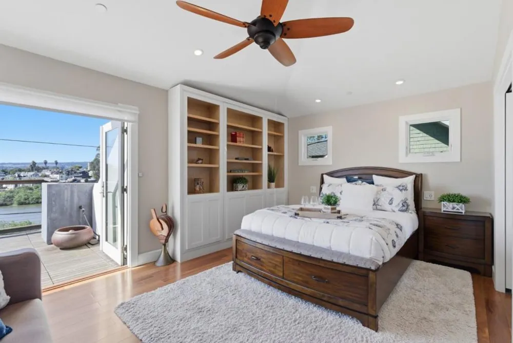 2974 E Cliff Drive Santa Cruz, CA 95062