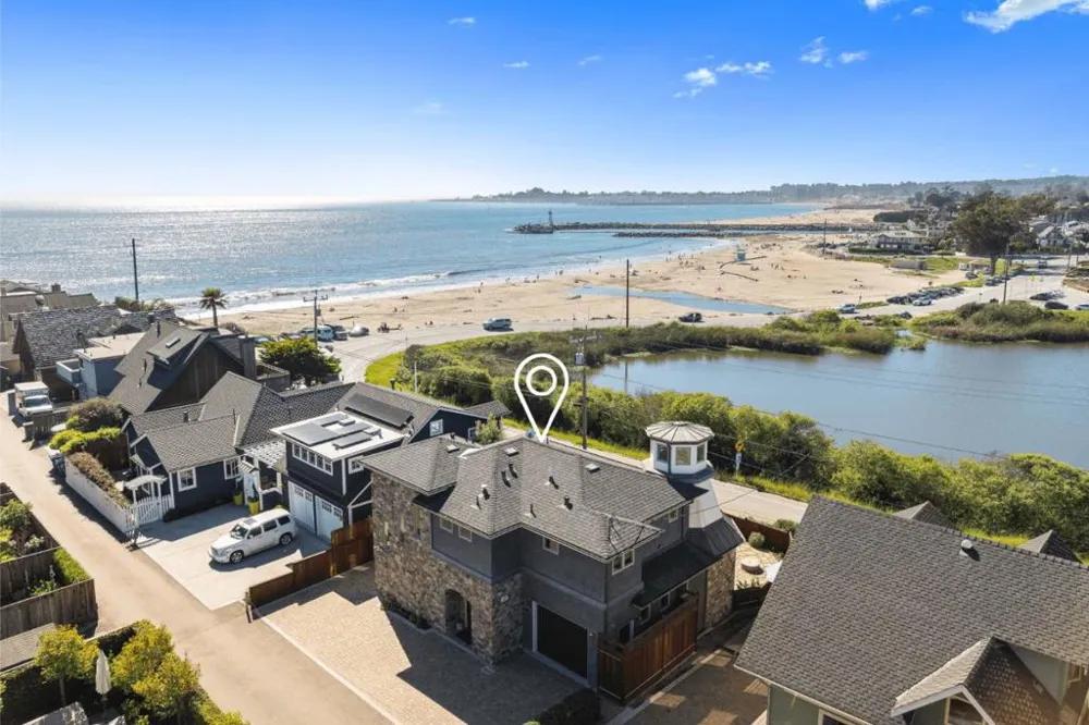 2974 E Cliff Drive Santa Cruz, CA 95062