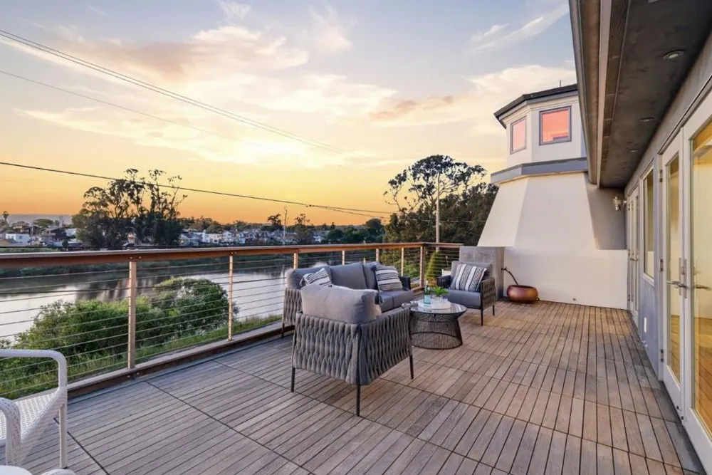 2974 E Cliff Drive Santa Cruz, CA 95062