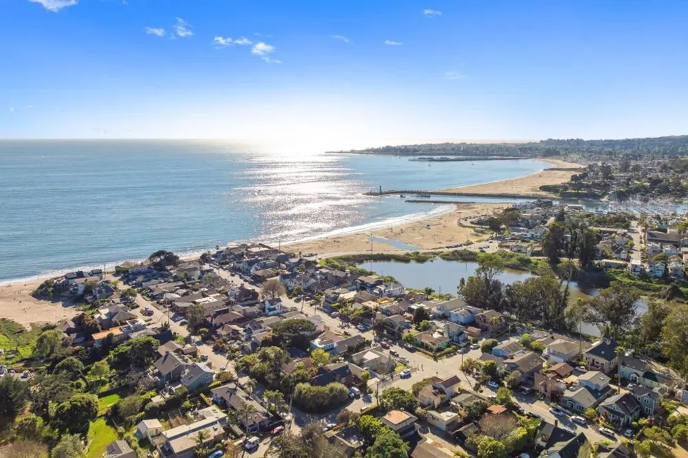 2974 E Cliff Drive Santa Cruz, CA 95062