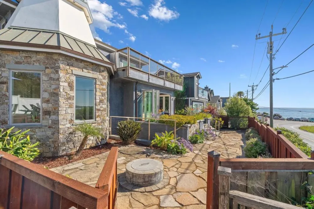 2974 E Cliff Drive Santa Cruz, CA 95062
