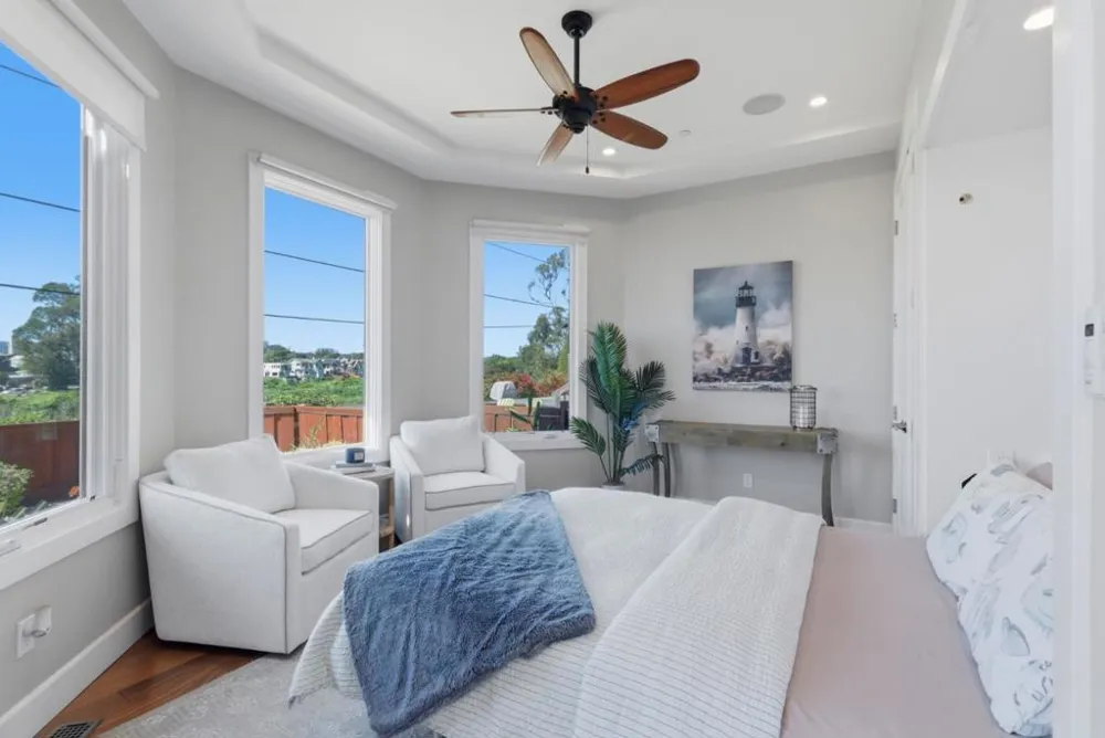 2974 E Cliff Drive Santa Cruz, CA 95062