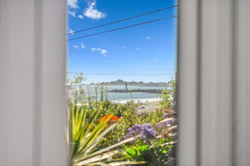 2974 E Cliff Drive Santa Cruz, CA 95062