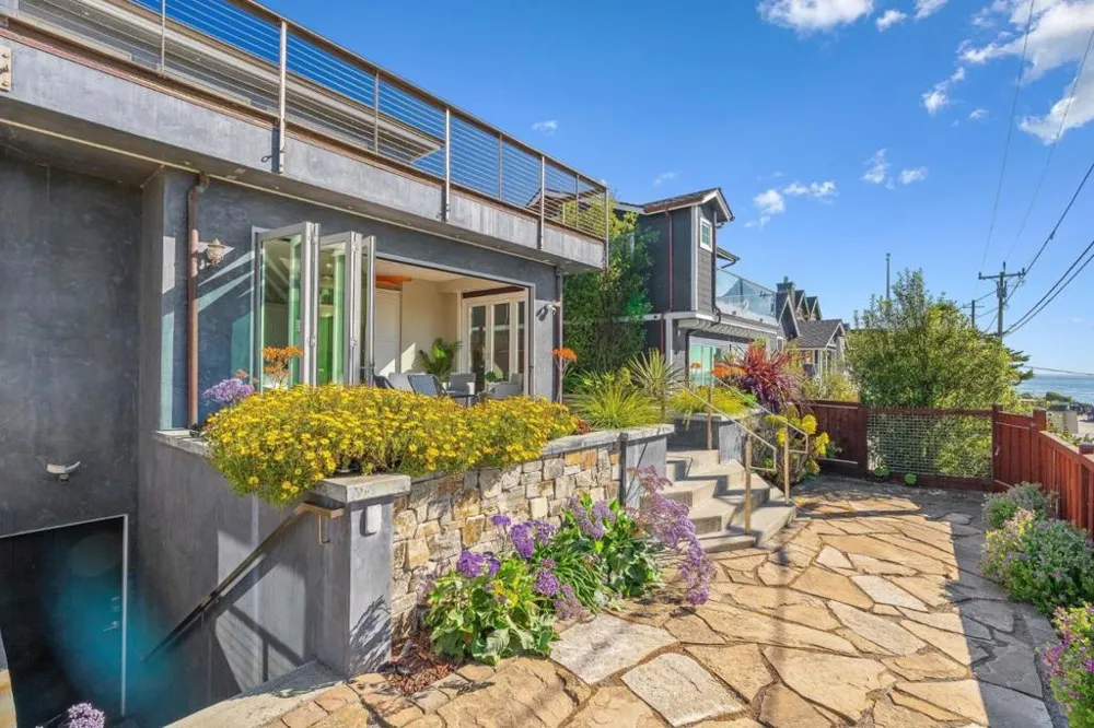 2974 E Cliff Drive Santa Cruz, CA 95062