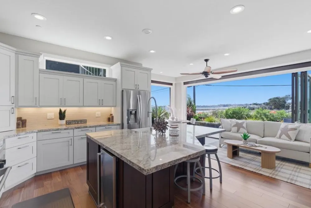 2974 E Cliff Drive Santa Cruz, CA 95062