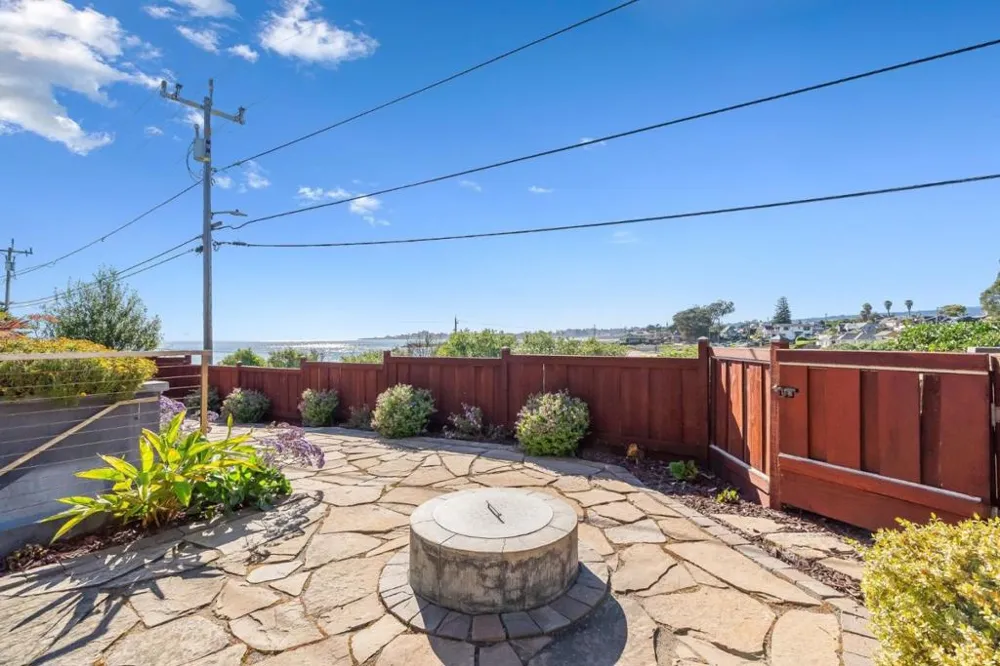 2974 E Cliff Drive Santa Cruz, CA 95062