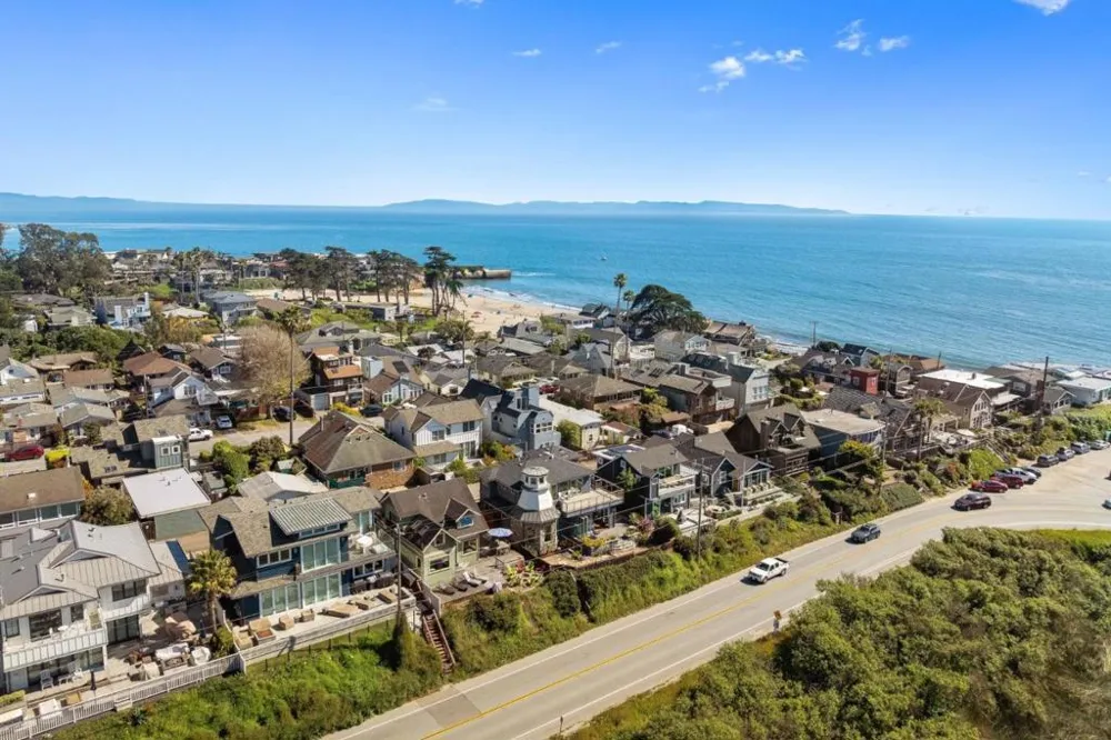 2974 E Cliff Drive Santa Cruz, CA 95062