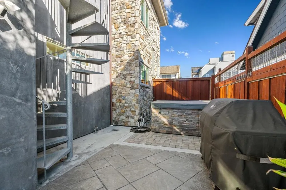 2974 E Cliff Drive Santa Cruz, CA 95062