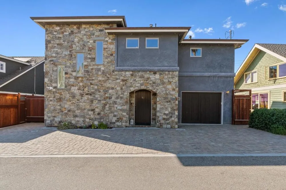 2974 E Cliff Drive Santa Cruz, CA 95062