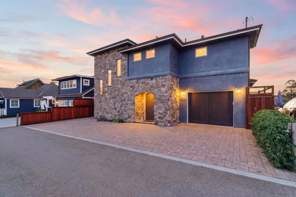 2974 E Cliff Drive Santa Cruz, CA 95062