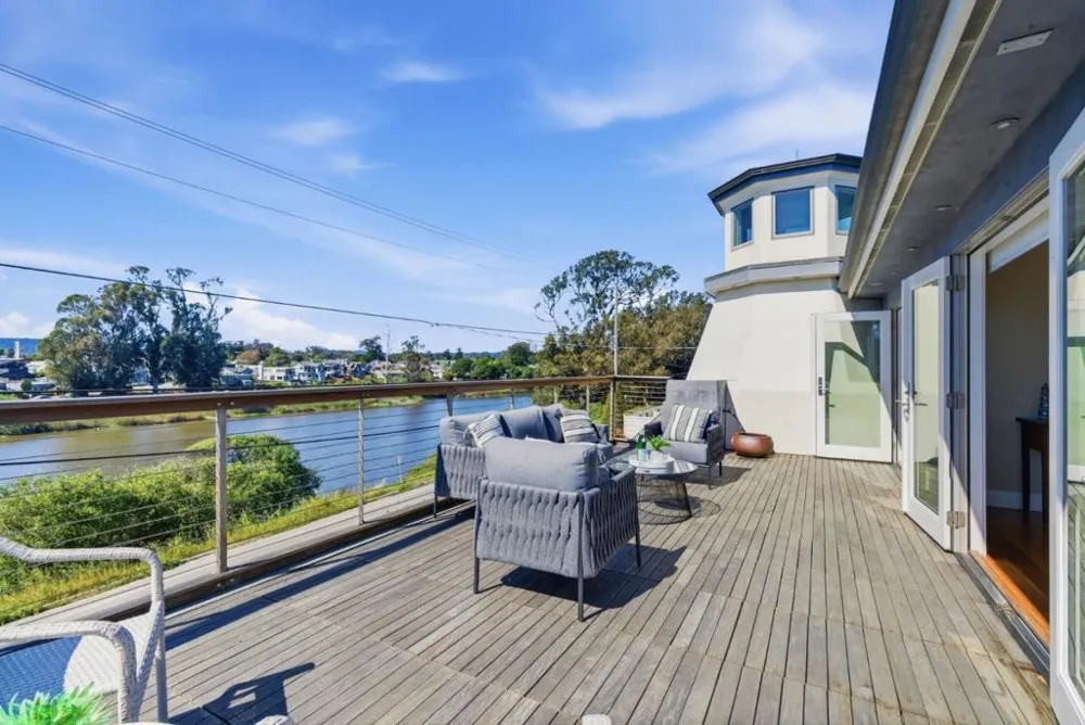 2974 E Cliff Drive Santa Cruz, CA 95062