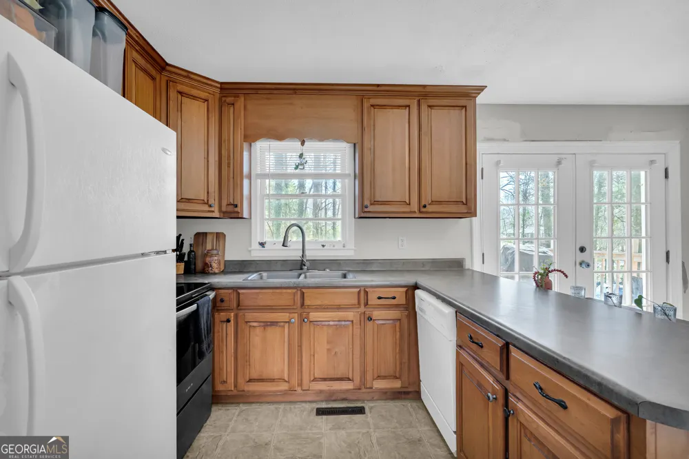 39 Meadowbrook DR Toccoa, GA 30577