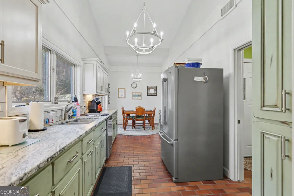 62 Sun Valley CIR Dillard, GA 30537