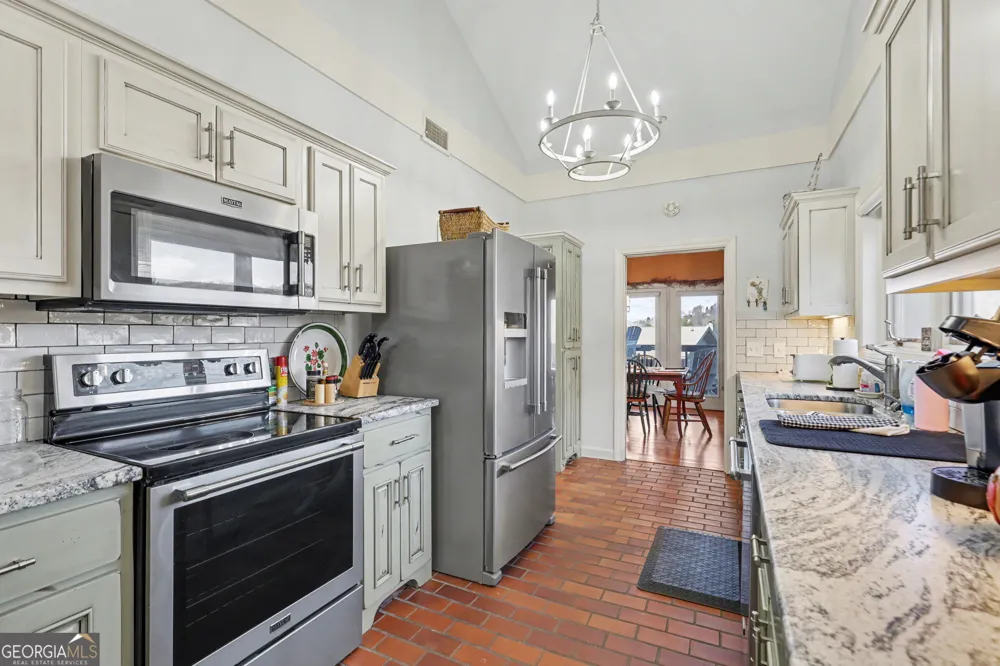 62 Sun Valley CIR Dillard, GA 30537