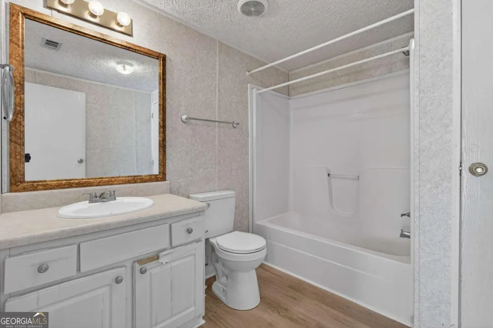 4156 Smiley RD NE Ludowici, GA 31316