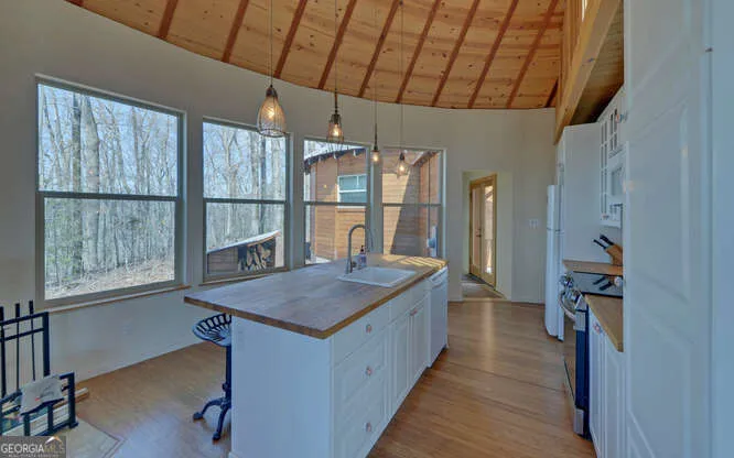 279 Collins Creek RD Hiawassee, GA 30546