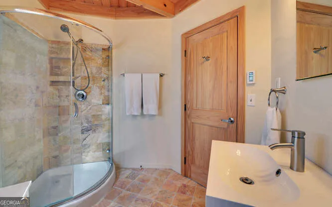279 Collins Creek RD Hiawassee, GA 30546