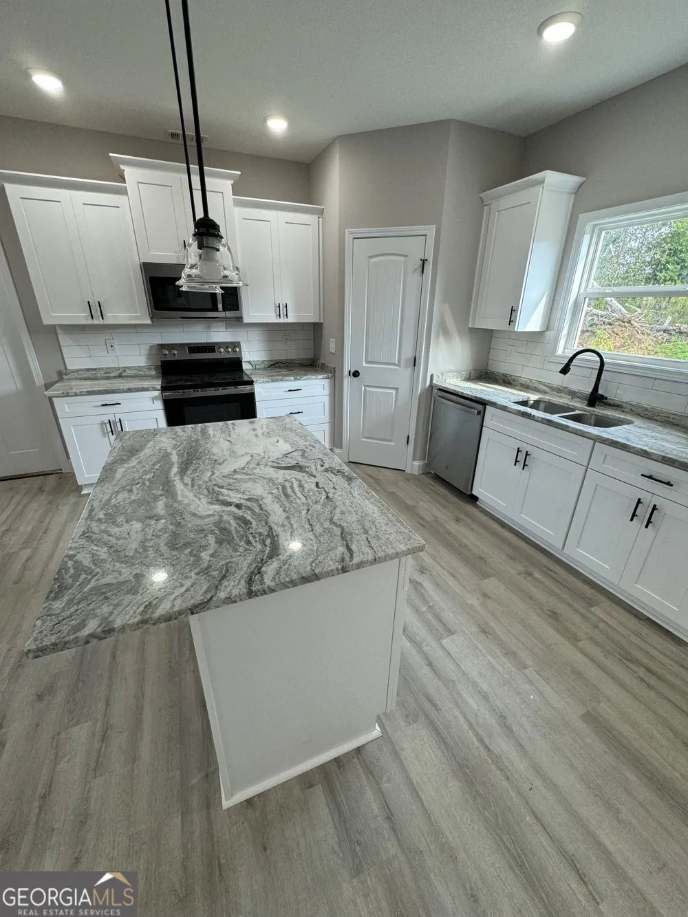 258 Beau Claire CIR Byron, GA 31008