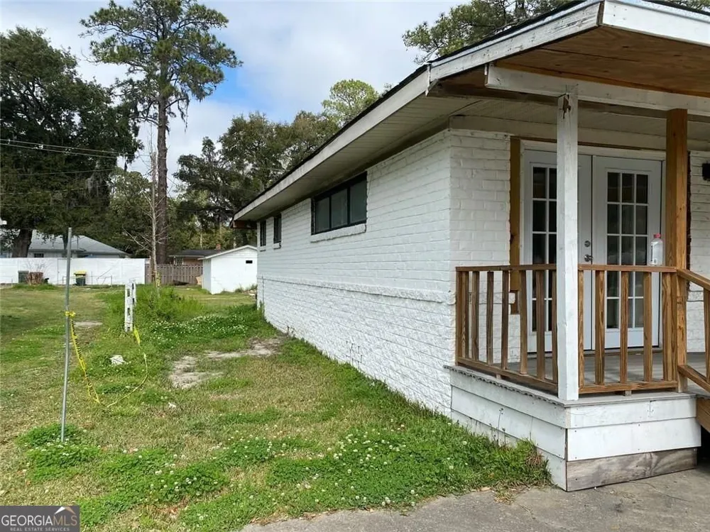 106 E Derenne AVE Savannah, GA 31405