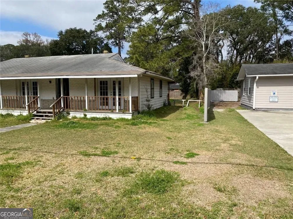 106 E Derenne AVE Savannah, GA 31405